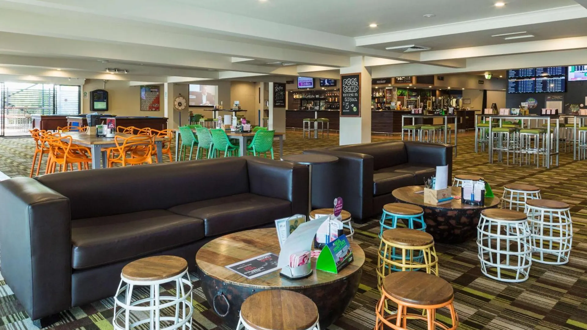 Hotel Nightcap At Edge Hill Tavern Cairns