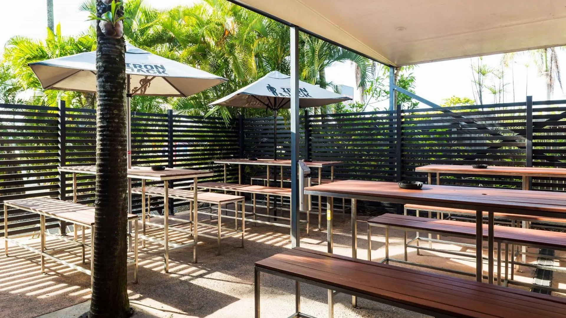 Nightcap At Edge Hill Tavern Cairns Hotel