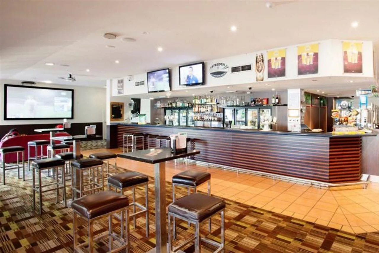 Nightcap At Edge Hill Tavern Cairns Hotel