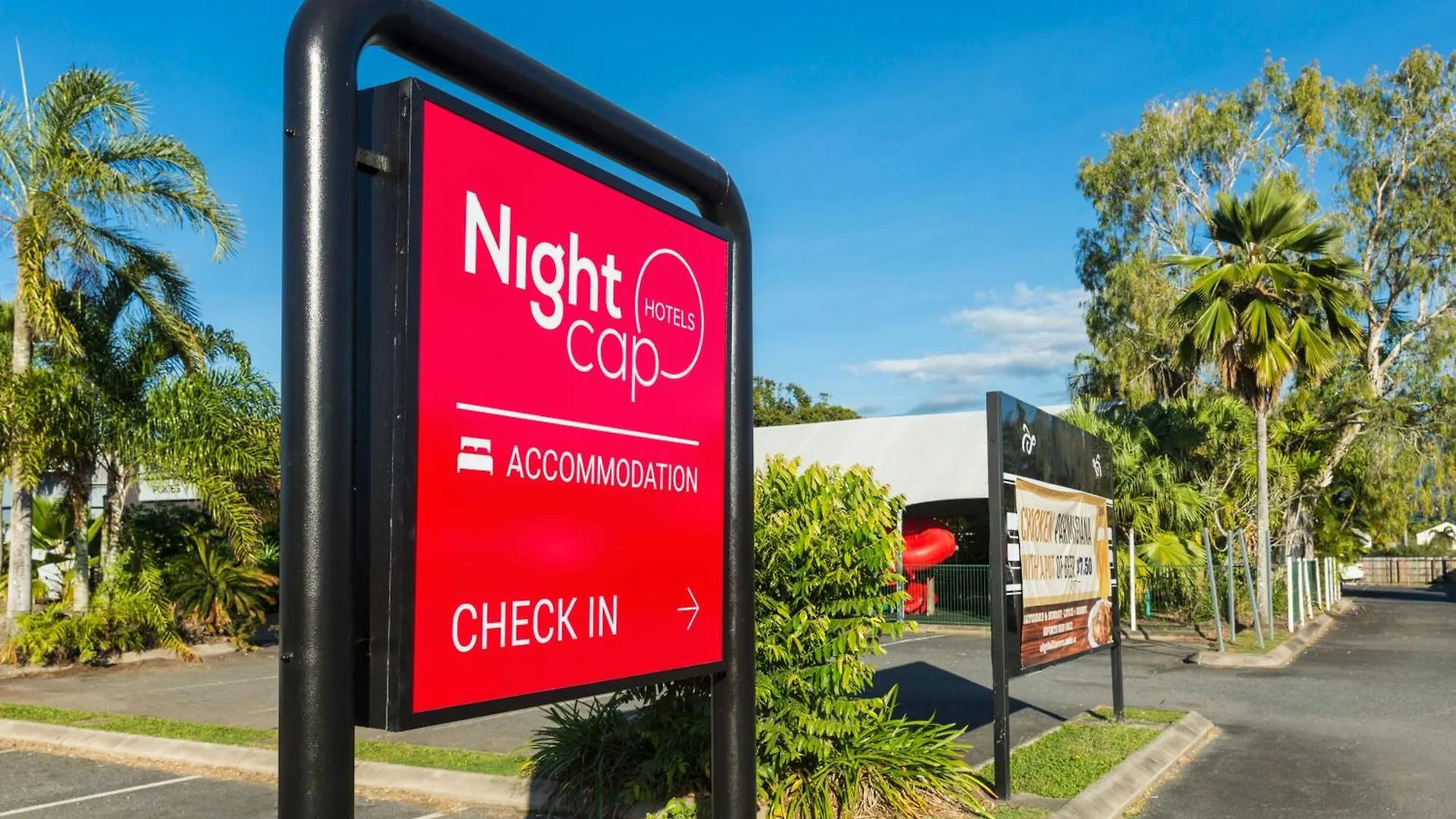 Nightcap At Edge Hill Tavern Cairns Hotel