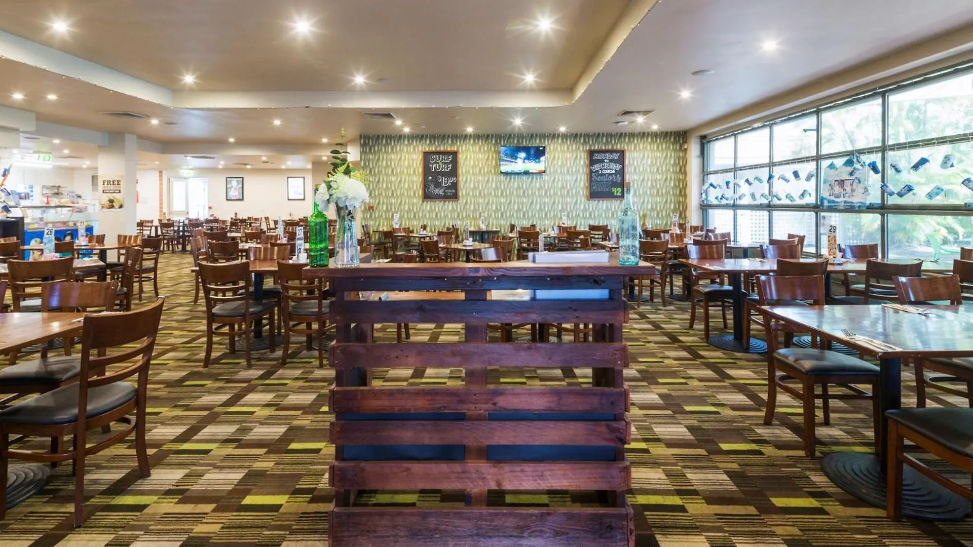Nightcap At Edge Hill Tavern Cairns 3*,  Australia