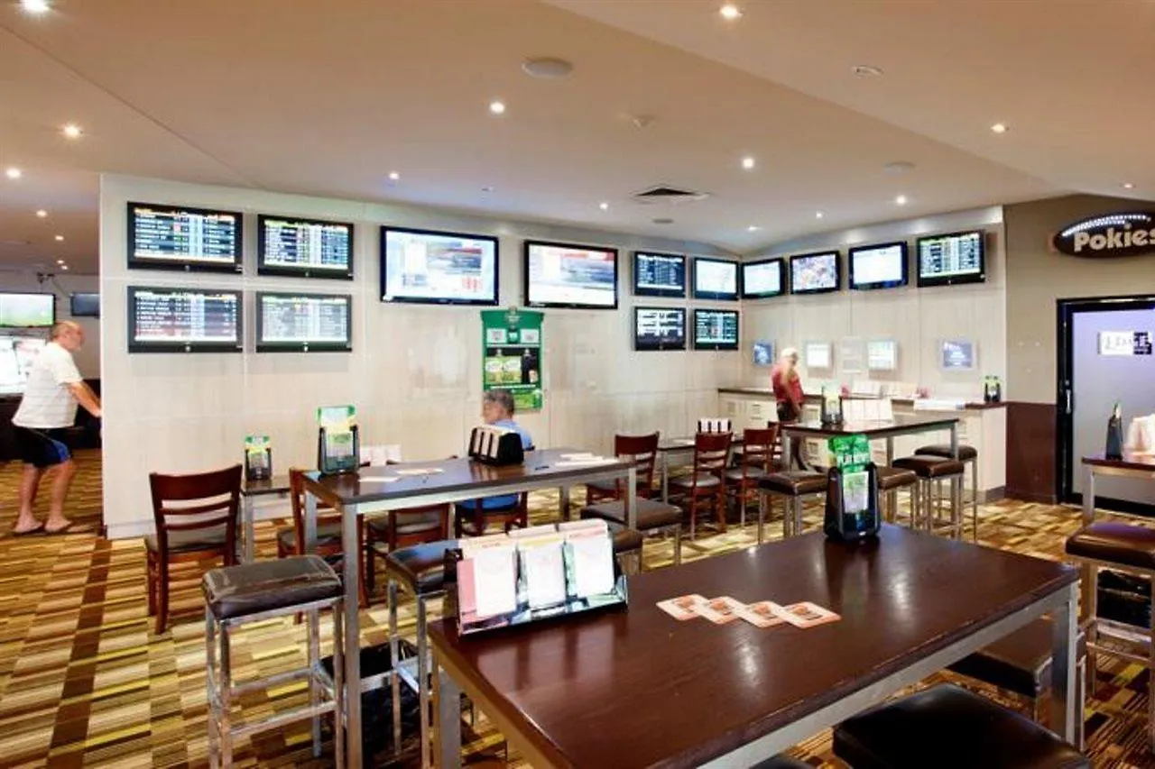 Hotel Nightcap At Edge Hill Tavern Cairns