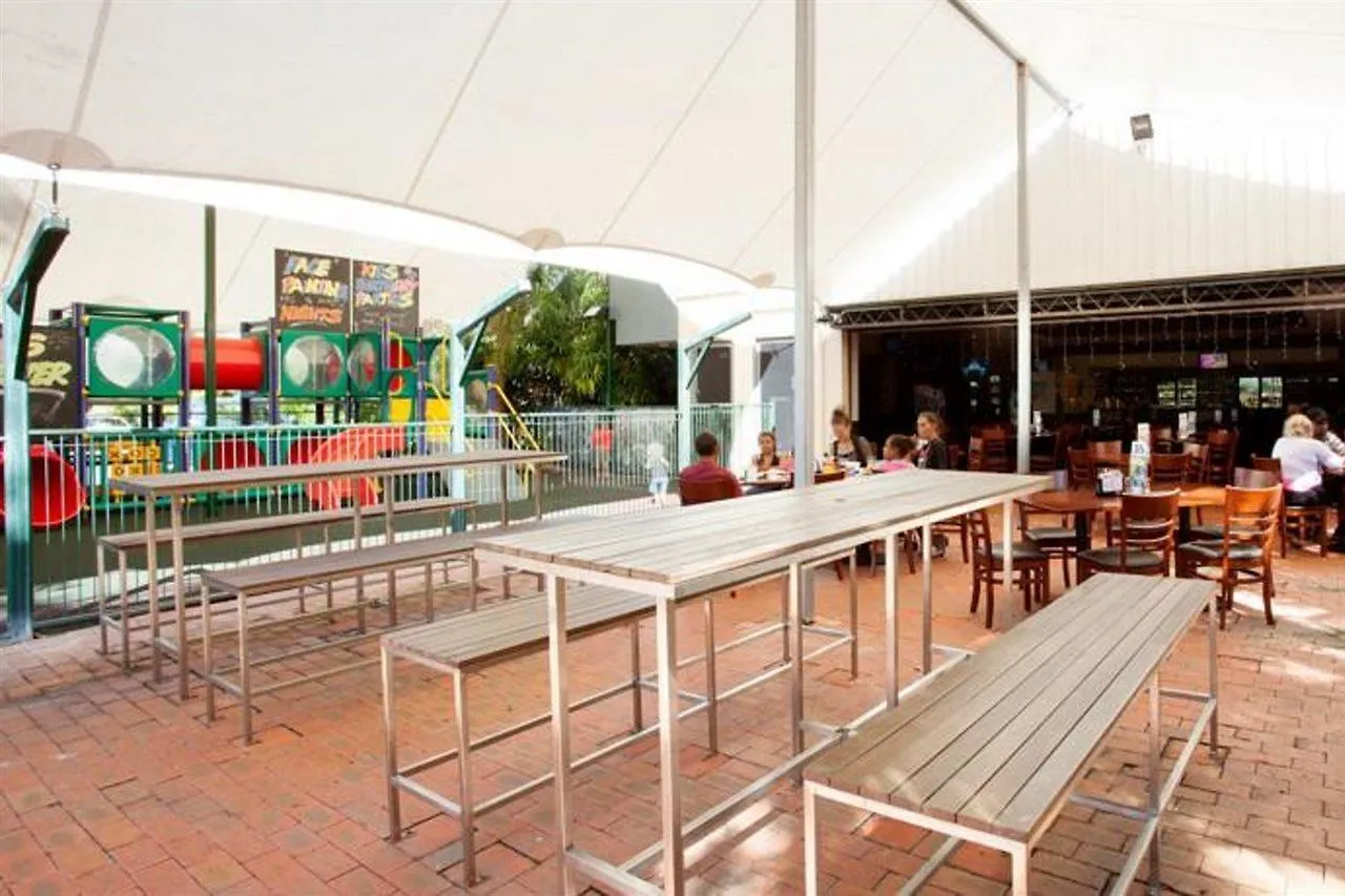 Nightcap At Edge Hill Tavern Cairns 3*,