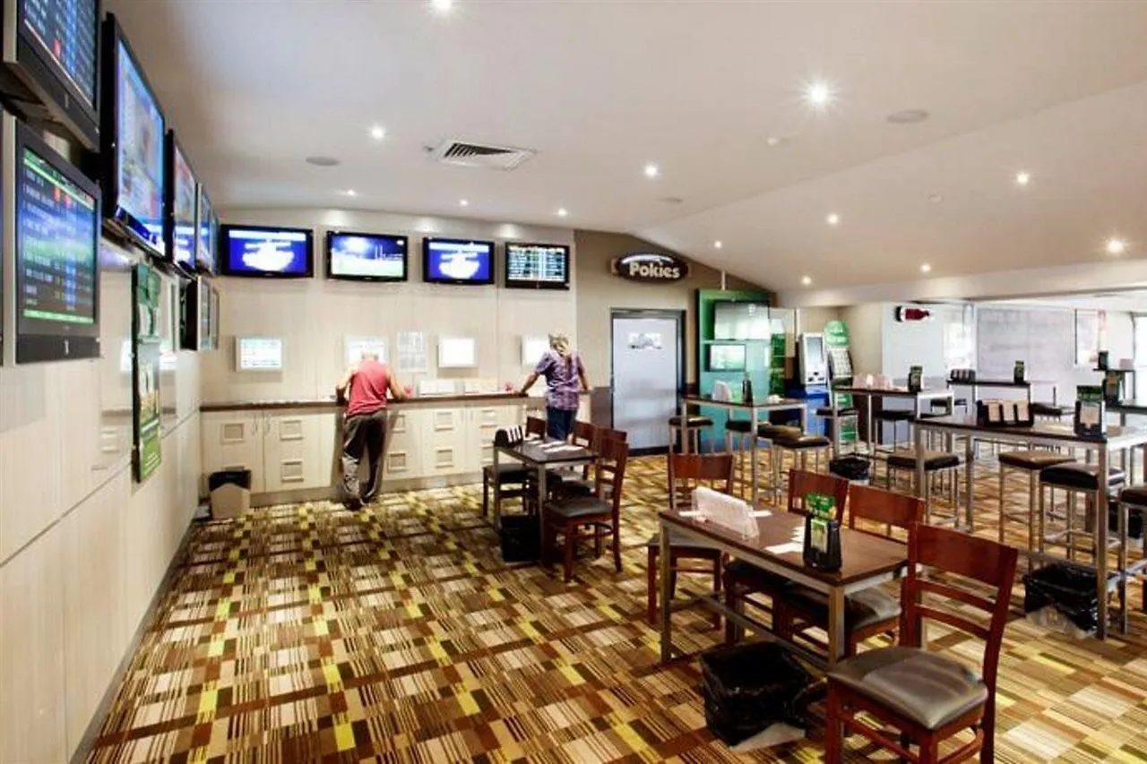 Nightcap At Edge Hill Tavern Cairns 3*,  Australia