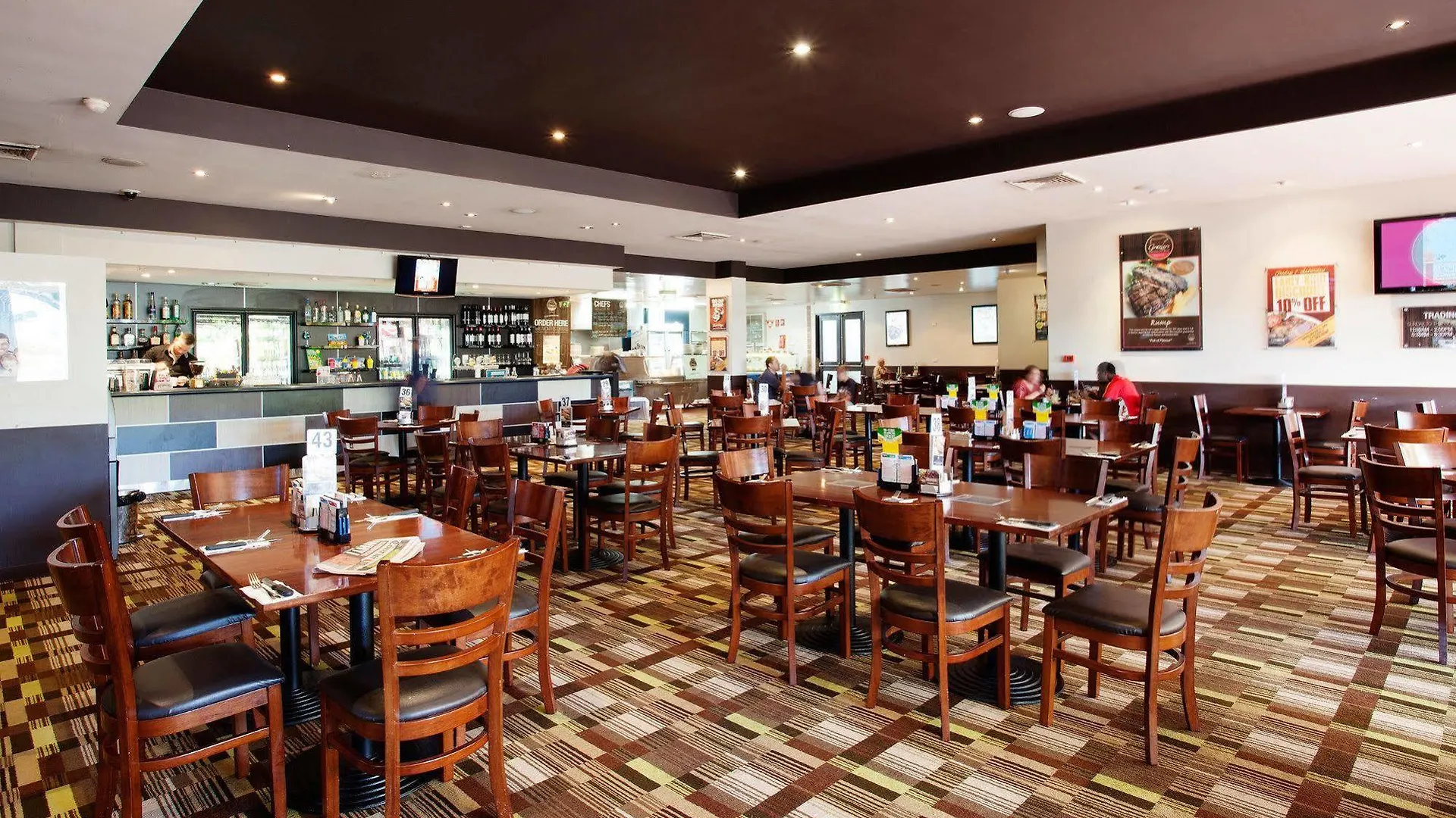Hotel Nightcap At Edge Hill Tavern Cairns