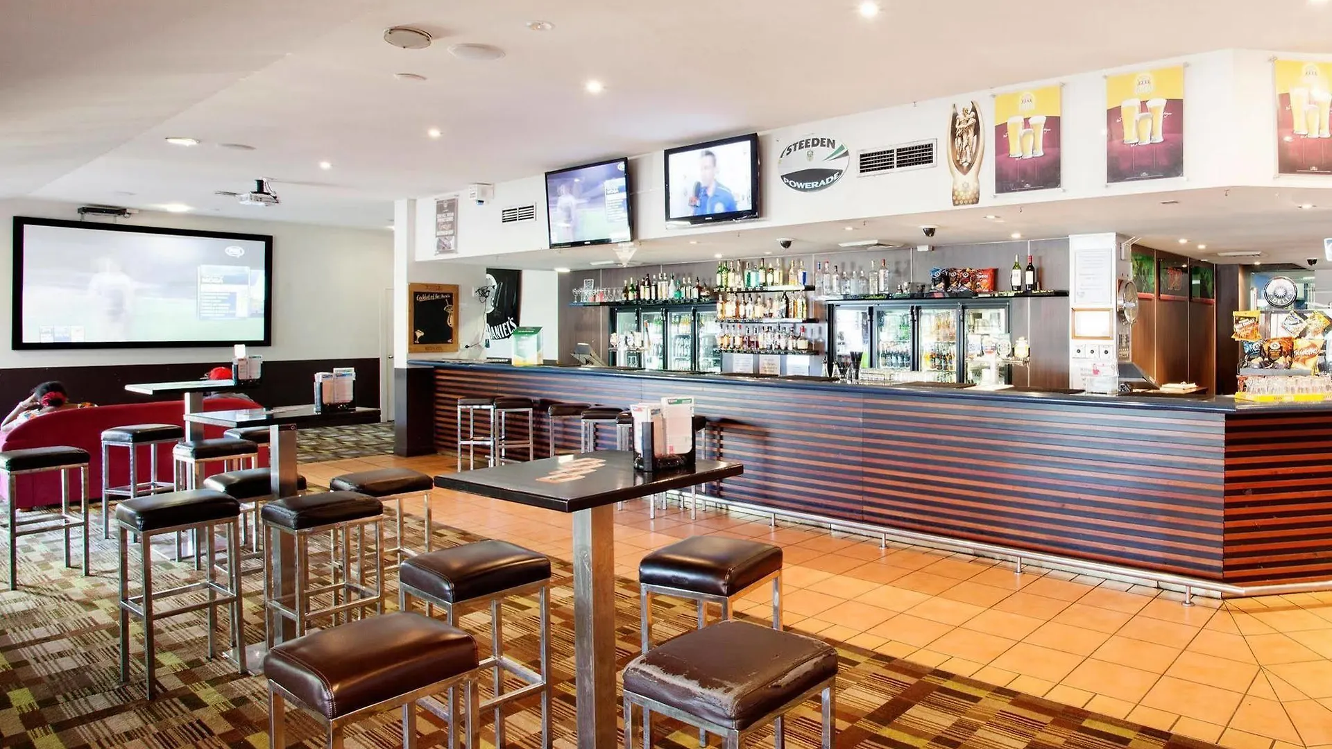Nightcap At Edge Hill Tavern Cairns 3*,