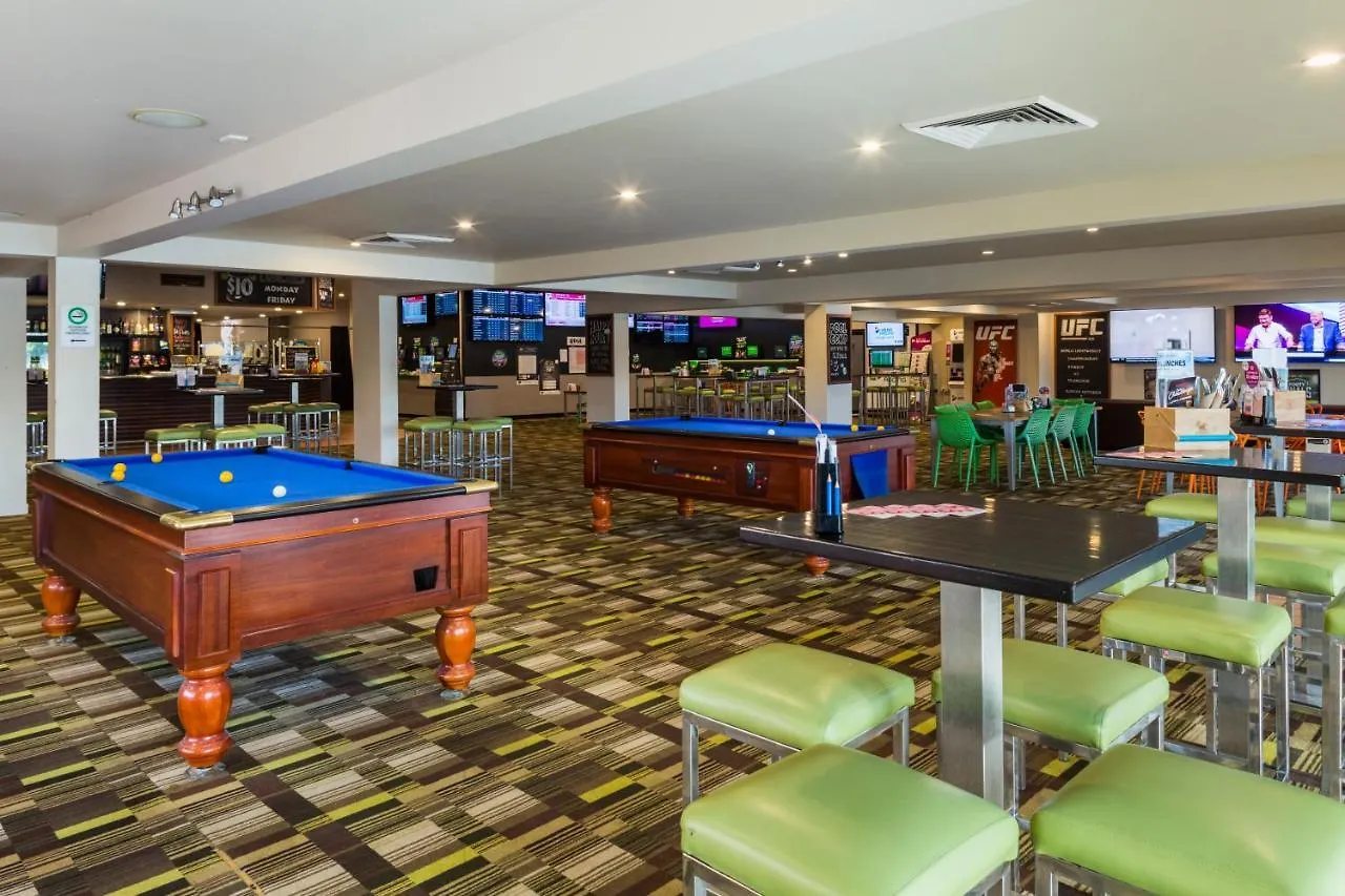 *** Hotel Nightcap At Edge Hill Tavern Cairns Australia