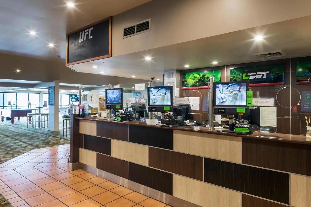 Hotel Nightcap At Edge Hill Tavern Cairns